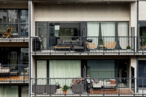 Traryd Intakt 2+1 med mötesbåge + produkter från Snidex för höga ljudkrav