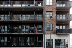 Traryd Intakt 2+1 med mötesbåge + produkter från Snidex för höga ljudkrav