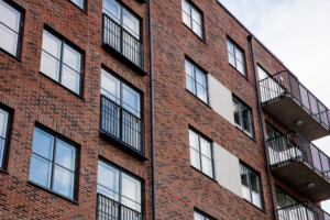 Traryd Intakt 2+1 med mötesbåge + produkter från Snidex för höga ljudkrav