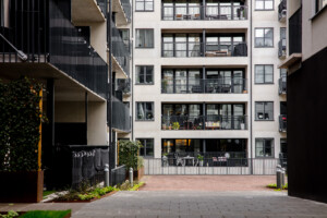 Traryd Intakt 2+1 med mötesbåge + produkter från Snidex för höga ljudkrav