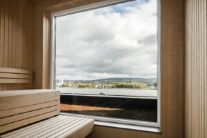 Bastu med ett Traryd Optimal Fast. Observera att god ventilation är viktig för att färgen ska hålla över tid i denna miljö.