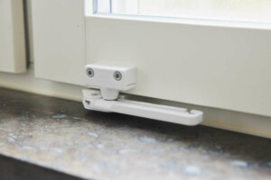 TRARYD fix 92 barnsäker vädringsspärr TRARYD fix 92 barnsäker vädringsspärr